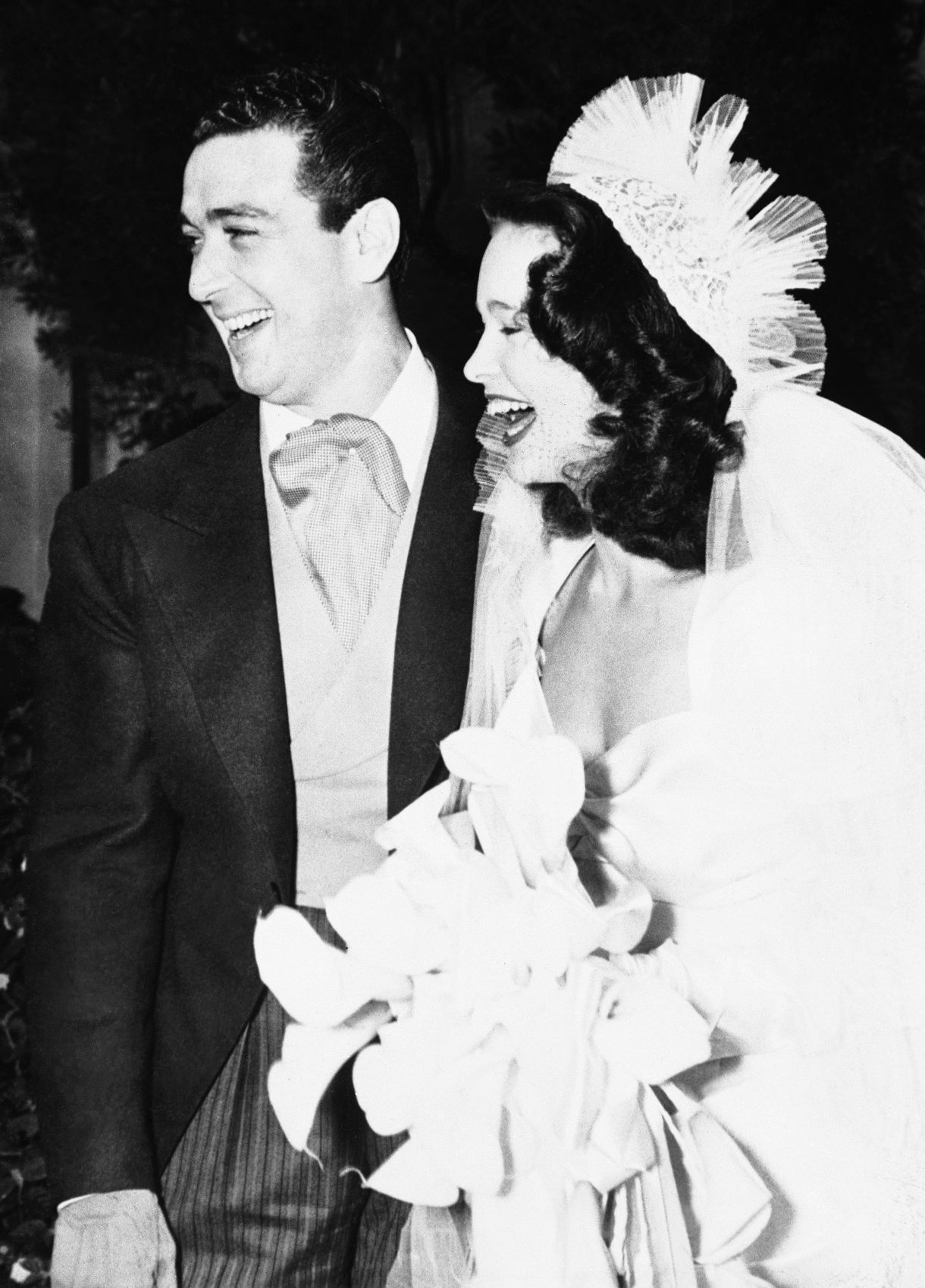 1942: Gloria Vanderbilt and Pat DeCicco